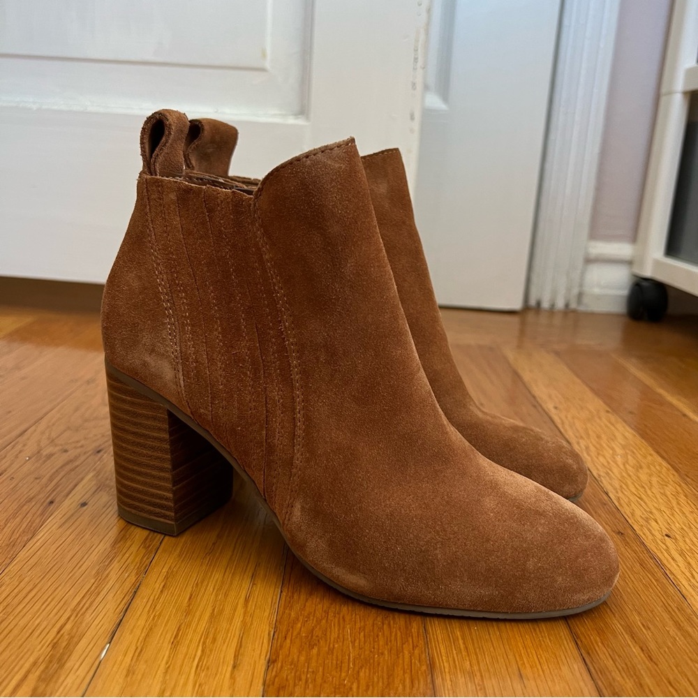 Chestnut suede booties